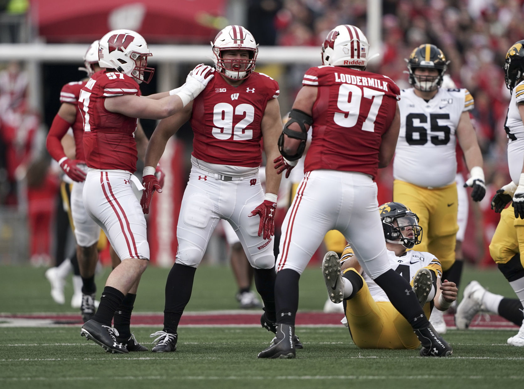 Badgers 24, Hawkeyes 22